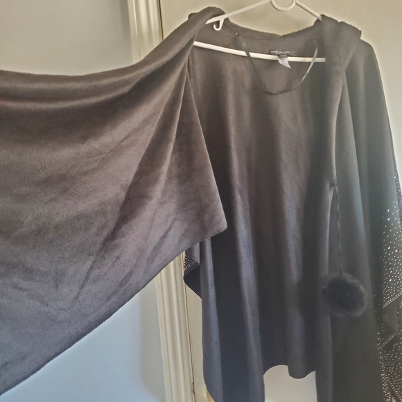 Marc New York Andrew Marc Embellished Shawl Cape w/ hood pom pom OS Evening Cozy - Picture 9 of 14